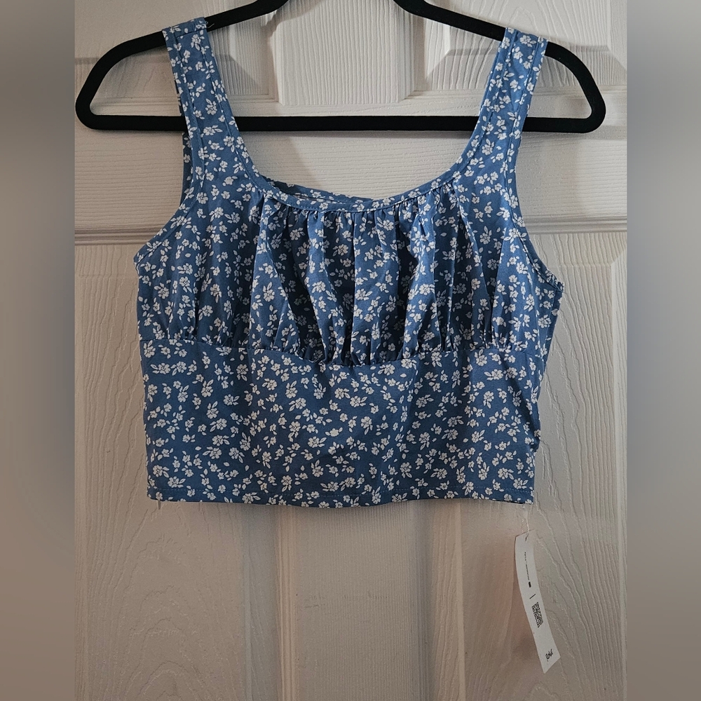 NWT ROMWE Floral Crop Top
